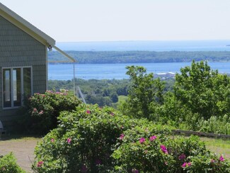 42 Dodge Mountain Rd, Rockland, ME 04841