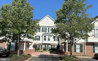 25260 Lake Shore Square Unit 202, Chantilly, VA 20152