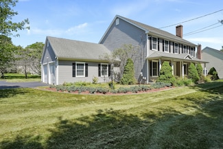 15 Cedar Knolls Dr, New Milford, CT 06776