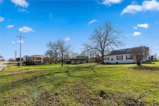 104 E Fawn St, Caldwell, TX 77836