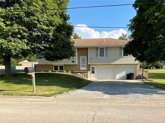 1205 W 8th St, Cameron, MO 64429