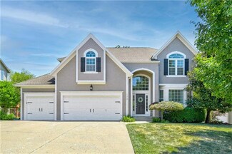 173 NE Hidden Ridge Ln, Lees Summit, MO 64064
