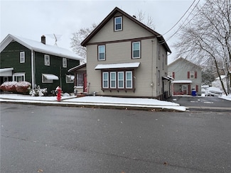 22 Thomas St, Holley, NY 14470