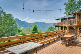 606 Nantahala Acres Rd, Robbinsville, NC 28771