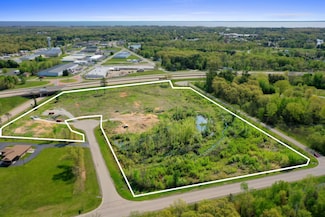 341 Badger Ct, Oconto, WI 54153