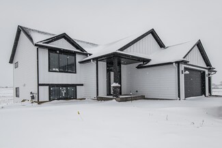 2210 Douglas Trail Dr SE, Pine Island, MN 55963