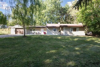 963 Harding St NW, Grand Rapids, MI 49544