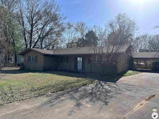 216 W Pioneer St, Wake Village, TX 75501