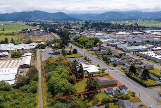 2506 1st St, Tillamook, OR 97141