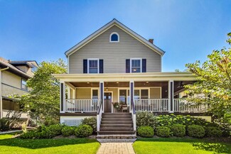 814 N Grove Ave, Oak Park, IL 60302