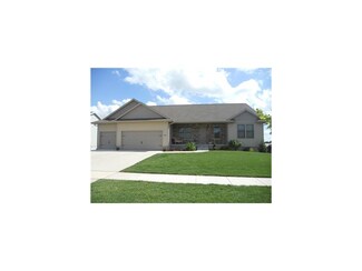 433 Creek Side Dr, Fairfax, IA 52228