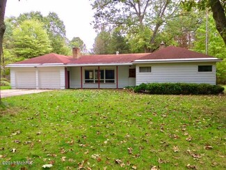 8810 Cedar Creek Dr, Holton, MI 49425
