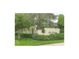 6712 W 109th St Unit D, Leawood, KS 66211