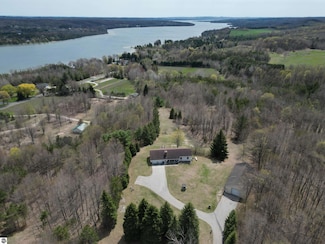 1501 S Ruby Ln, Lake Leelanau, MI 49653