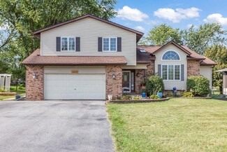 3402 W Lakeshore Dr, Crown Point, IN 46307