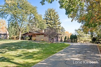 3244 Springbrook Dr NW, Grand Rapids, MI 49544