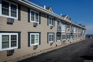 333 Candee Ave Unit G3, Sayville, NY 11782