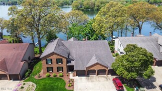 1819 Harbour Cir NW, Canton, OH 44708