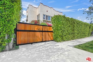 741 N Las Palmas Ave, Los Angeles, CA 90038