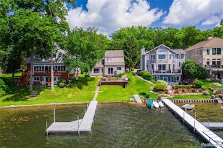 8605 Edgewood Park Dr, Commerce Township, MI 48382