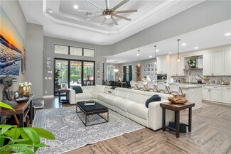 10061 Florence Cir, Naples, FL 34119