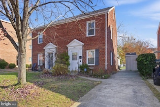 403 S Veitch St, Arlington, VA 22204