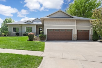 302 6th St NE, Mount Vernon, IA 52314