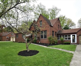 6364 Bonroi Dr, Seven Hills, OH 44131