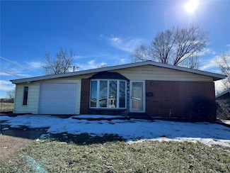2720 Steeplechase Ln, Florissant, MO 63033