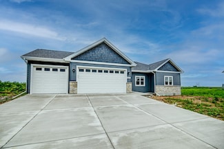 409 Chad Trail, Arlington, WI 53911
