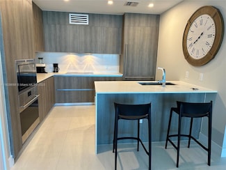 17550 Collins Ave Unit 703, Sunny Isles Beach, FL 33160