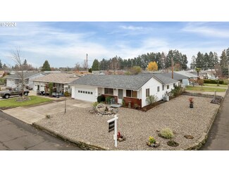 904 Broughton Way, Woodburn, OR 97071