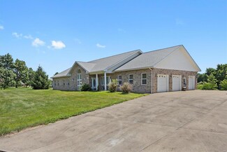 108 Mayflower Ct, Highland, IL 62249