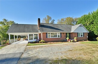3200 Paddington Ln, Winston Salem, NC 27106