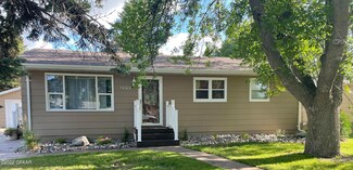 1002 6th St SE, East Grand Forks, MN 56721