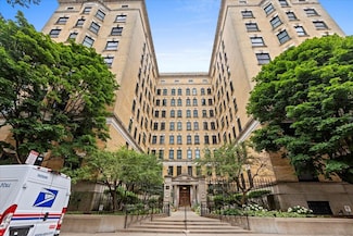 559 W Surf St Unit 501, Chicago, IL 60657