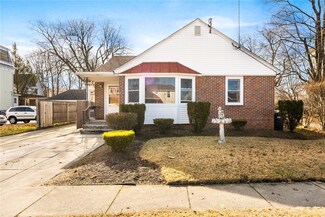 305 Farmington Ave, Cranston, RI 02920