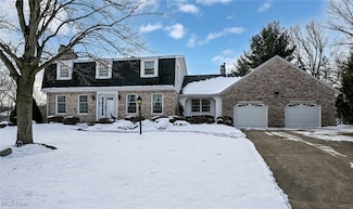 886 Wisteria Dr, Barberton, OH 44203