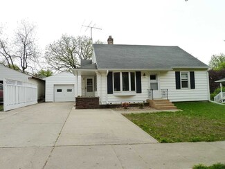 328 S Walnut Ave, New Hampton, IA 50659
