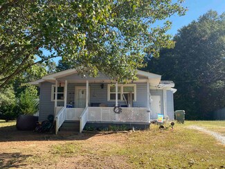 108 Deyoung St, Duncan, SC 29334