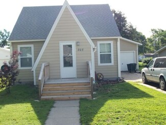 208 S Adams St, Hillsboro, KS 67063