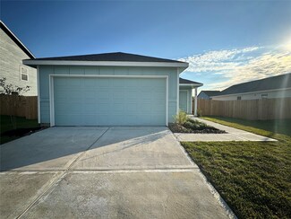 228 Dallas St, Angleton, TX 77515