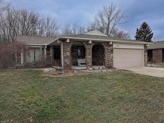 19392 Dawnshire Dr, Brownstown, MI 48193