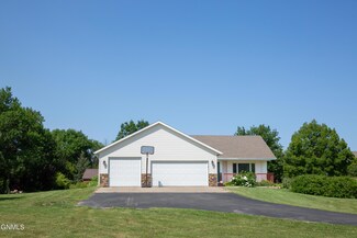3601 Scenic Dr, Bismarck, ND 58504