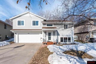 2021 2021 Moore Dr, St. Peter, MN 56082