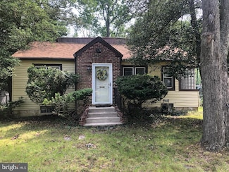 41 Spring Lake Dr, Clementon, NJ 08021