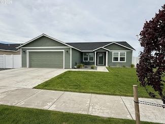 400 SW Goldfinch Ln, Boardman, OR 97818