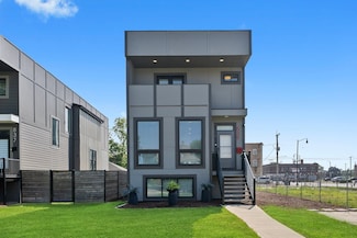 839 S 18th Ave, Maywood, IL 60153