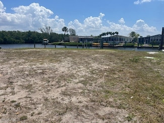 5537 Sir Walters Way, North Fort Myers, FL 33917