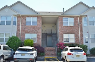 16 Donna Dr Unit 608, East Hanover, NJ 07936
